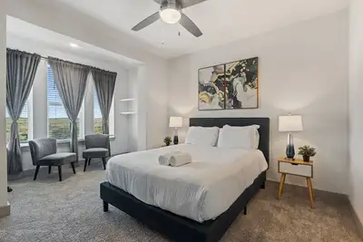 Image de Luxury 2bd/2ba Next to Airport 4189