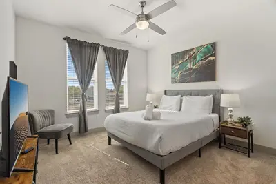 Image de Luxury 2bd/2ba Next to Airport 4293