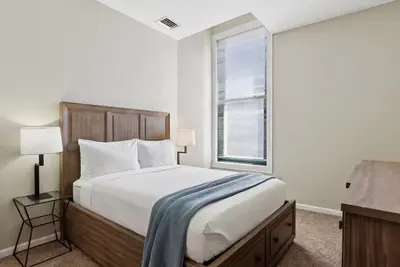 Image de 2 Units | Family-Friendly Stay | Near Point State Park | Home Comforts Await