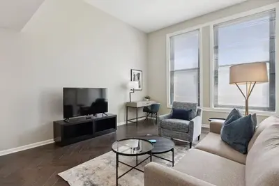 Image de 2 Units | Iconic Landmark Stay | Union Station | Explore Pittsburgh Culture