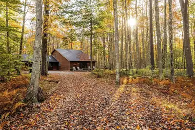 Image de New! ! Private cabin in the woods! Fire pit! Pets ok!