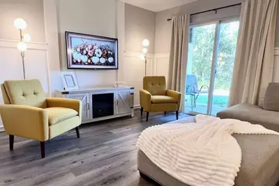 Image de Chic Chateau-Less than 2 miles to the strip!