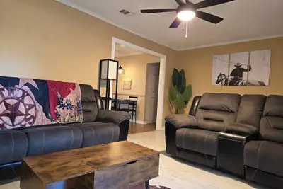 Image de King bed, W/D, Near Hospitals