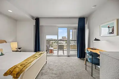 Image de Downtown Austin Loft | Kitchen & Balcony | Walk to Convention Center