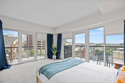 Image de Premium Austin Loft | Modern Comfort w/ Kitchen | Walk to Bars, Dining & Music