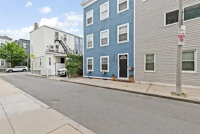 Image de 2-bedroom condo with extra beds and Hot Tub in South Boston