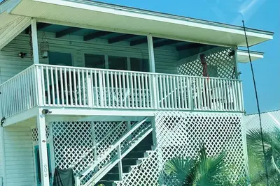 Image de Vintage 2-bedroom cottage in North Myrtle Beach\nTwo blocks from the ocean.