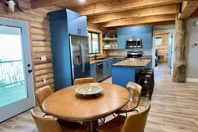 Image de Enchanting Ski In Ski Out Log Cabin in Beaver at Eagle Point Resort, sleeps 20+