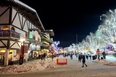 Image de Christmas in Leavenworth December 14-21. \nChristmas lights 2br condo sleeps 6.