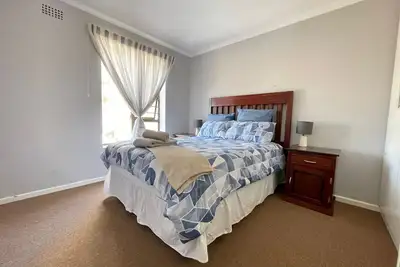 Image de Steps from the Sea, Miles from Stress, your 3-Bedroom Beach Escape.