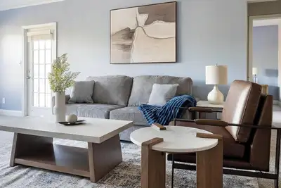 Image de Landing | Stylish 2bd, Tennis Court, Gym