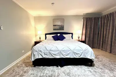 Image de Modern Mid-Century and Contemporary Comforts with Historical Architecture