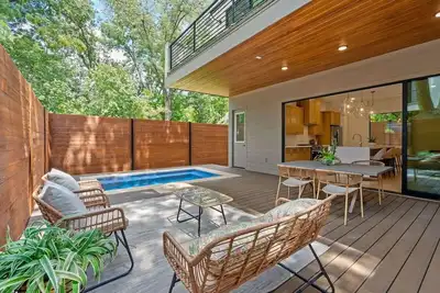 Image de Large Downtown Designer Oasis Private Pool + Spa