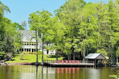 Image de Horton House Sleeps 12, no pets/unapproved parties