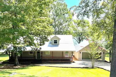 Image de Waterfront 3 Bedroom Camden Cabin with Gorgeous Views, Firepit and Dock