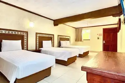 Image de 2 Units | Stylish Room Near Local Eats & Vibrant Events in Downtown Cancún