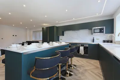 Image de 15 Beds Home for Large Groups