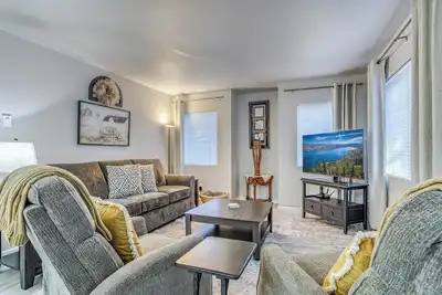 Image de New, Pet Friendly Ground Floor Condo! Walk to Downtown Leavenworth!