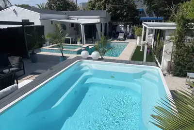 Image de Two Fabulous Villas, Two Pools 9 Bedrooms 6 Bathrooms, One Amazing Experience