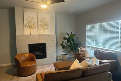 Image de Spacious 4-bedroom 3. 5 bathrooms house in charming Milliken