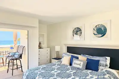 Image de Ocean view, updated bright & relaxing beach condo close to it all!