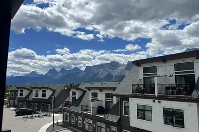 Image de Mountain View Condo in Harvie Height