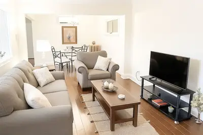 Image de Tranquil 2-bedroom house in Central Toronto with 1 Parking