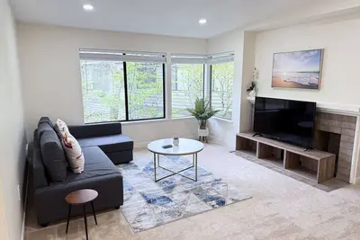 Image de Cozy & Quiet 2-bedroom Condo in Dt Bellevue