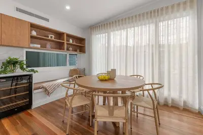 Image de Designer Cottage • Walk to James St & The Wharves