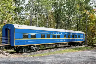 Image de Authentic 1940s Pullman Train Car Nestled in Bucolic Catskill Woods