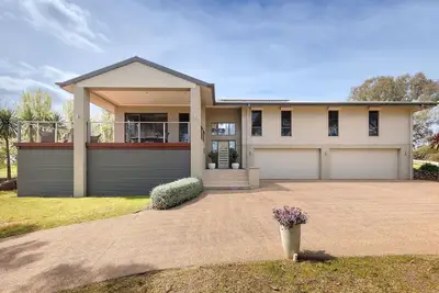 Image de Peregrine Pool Paradise - Outstanding four bedroom family home with pool!