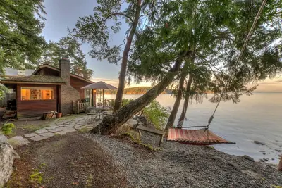 Image de Waterfront Cottage Rental with Spectacular Sunset Views on Orcas Island, Washington