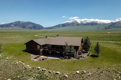 Image de Rural Cabin Rental near Madison River in Ennis, Montana