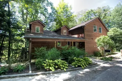 Image de Beautiful Cabin with Hot Tub Surrounded by Trees in Confluence, Pennsylvania