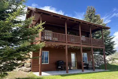 Image de Charming Cabin with Spectacular Mountain Views near Madison River in Ennis, Montana