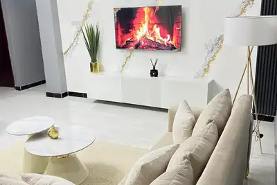 Image de Stylish 2br Masaki Retreat With Pool & Gym