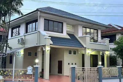 Image de Maison spacieuse et paisible de 3 chambres à Bangkok