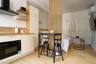 Image de Éveil en blanc — Jacuzzi privatif & confort coton