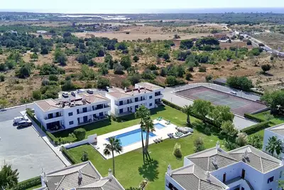 Image de PÊRA Sea View With Pool by Homing