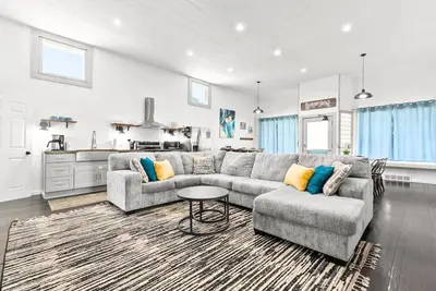 Image de The General Store: 85\" Tv|Bunk Room|Waterfrront