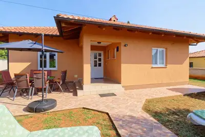 Image de Vacation home Tina - 8 persons, 3 bedrooms, private parking, close to the sea