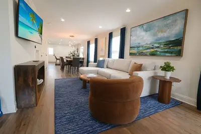 Image de Hot Tub Retreat + Walk to Mercedes-Benz Stadium