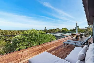 Image de Sweeping Peninsula Views