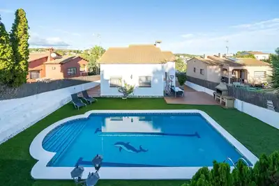 Image de Can Roure: swimming pool and serenity