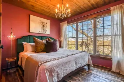 Image de Stay in the Tree House! One of a Kind Experience!
