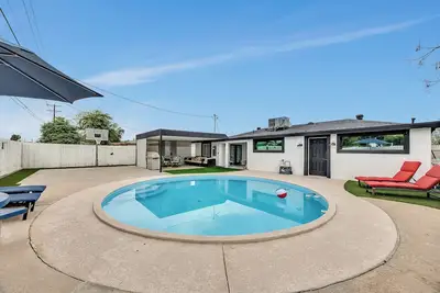 Image de 4br West Phoenix - Pool - Near State Farm Stadium