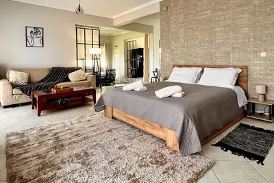 Image de Jacques Boutique Studio – Relaxing Open Space with Fireplace & Outdoor Bbq