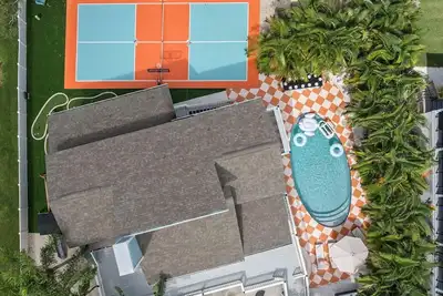 Image de Family Fun Resort Home! Heated Pool, Hot Tub, Pickleball & Arcades! 9 beds