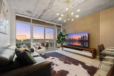 Image de Luxe! Midtown Gem with DrinkBar Garage Pool Bbq Gym MiniGolf PingPong Foosball
