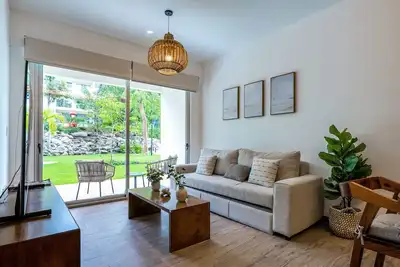 Image de Cozy coastal retreat with workspace, full kitchen, pool & High speed WiFi